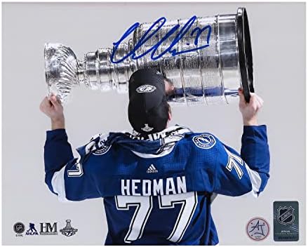 Victor Hedman Tampa Bay Lightning İmzalı Stanley Kupası 8x10 Fotoğraf İmzalı NHL Fotoğrafları